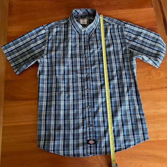 Men's Short-Sleeve, Button-Down, Plaid Shirt w/ Front Pocket (XL) - Picture 7 of 9